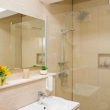 Golden Shell Mamaia Nord